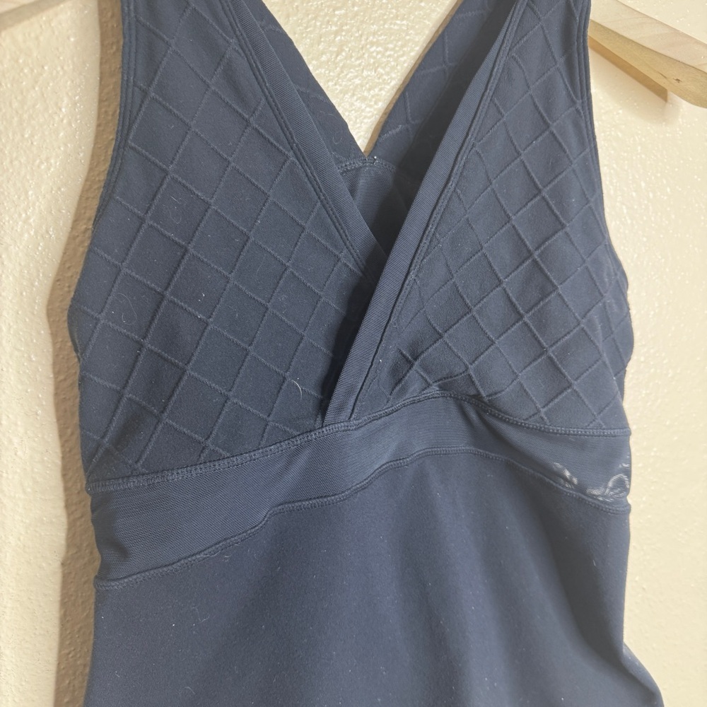 Lululemon Athletica Tank Top Women's Black 6 Deep V-Neck Racerback Performance - Picture 2 of 7